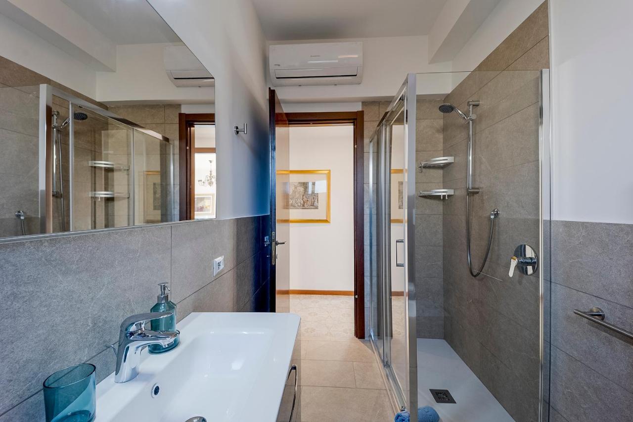 Portosole Attic - With Terrace And Private Parking Apartment Sanremo Luaran gambar