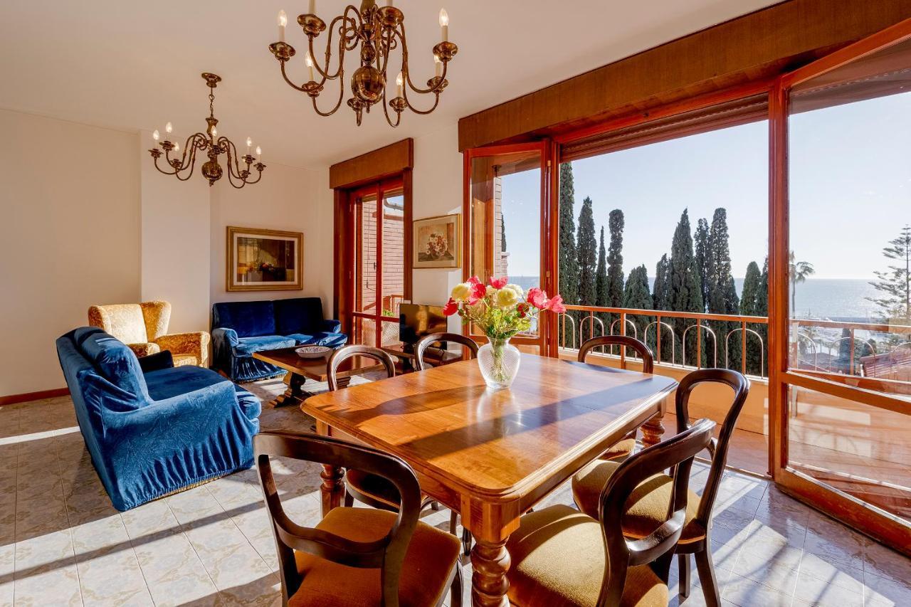 Portosole Attic - With Terrace And Private Parking Apartment Sanremo Luaran gambar