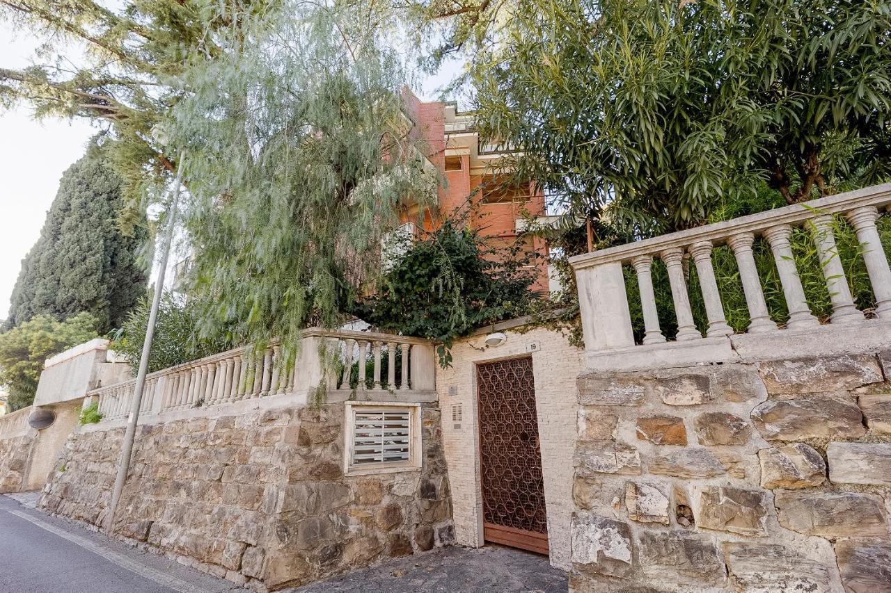 Portosole Attic - With Terrace And Private Parking Apartment Sanremo Luaran gambar