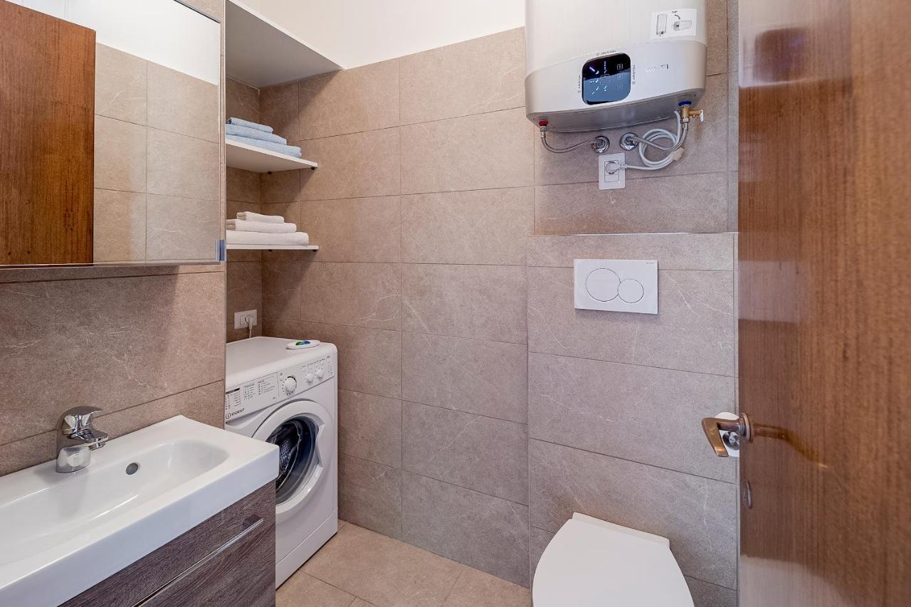Portosole Attic - With Terrace And Private Parking Apartment Sanremo Luaran gambar