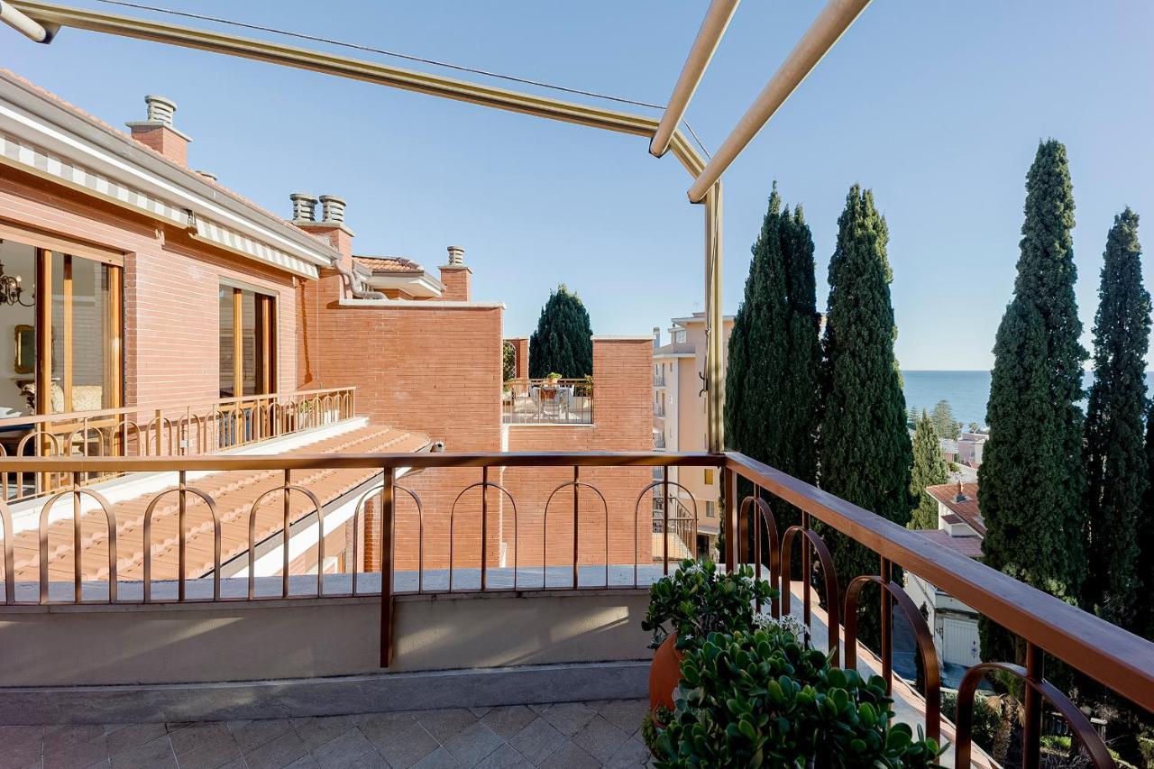 Portosole Attic - With Terrace And Private Parking Apartment Sanremo Luaran gambar
