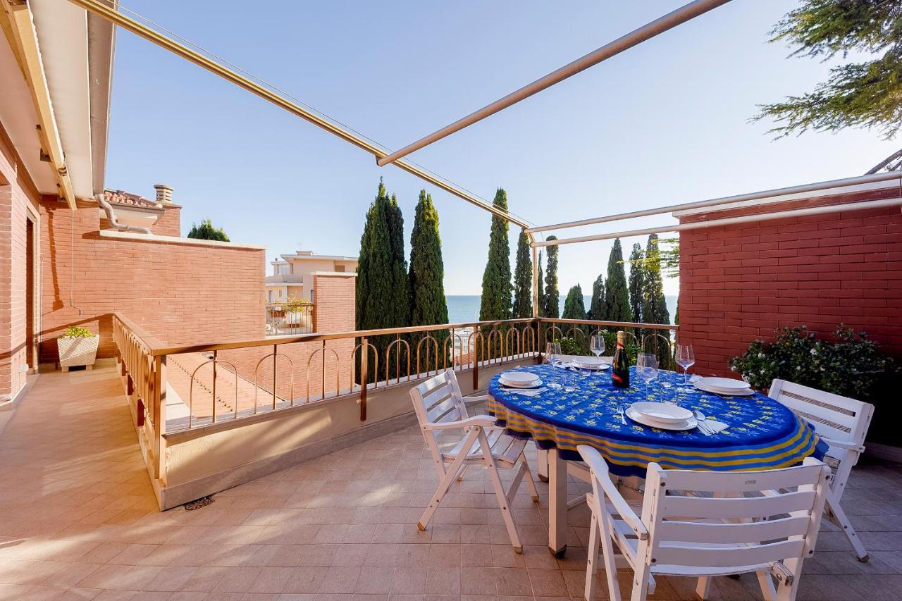 Portosole Attic - With Terrace And Private Parking Apartment Sanremo Luaran gambar